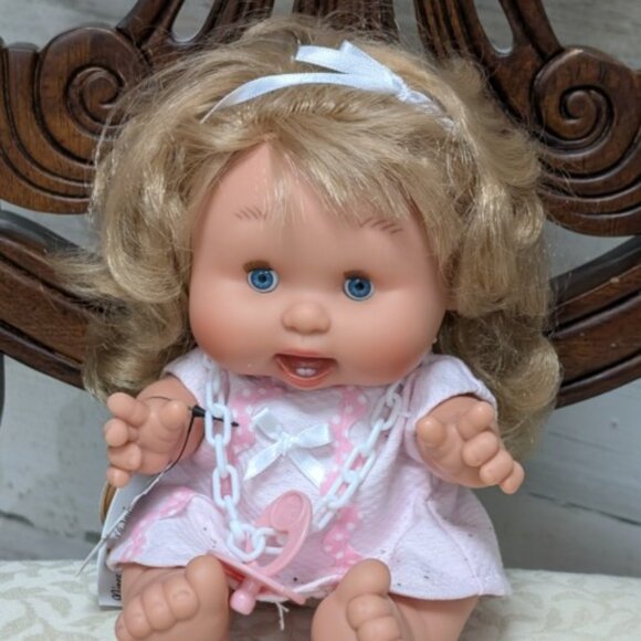 Nines D Nines d\'Onil Dolls Light Brown Hair Blue Eyes